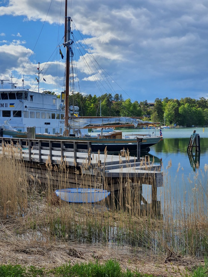 Dinghy dock